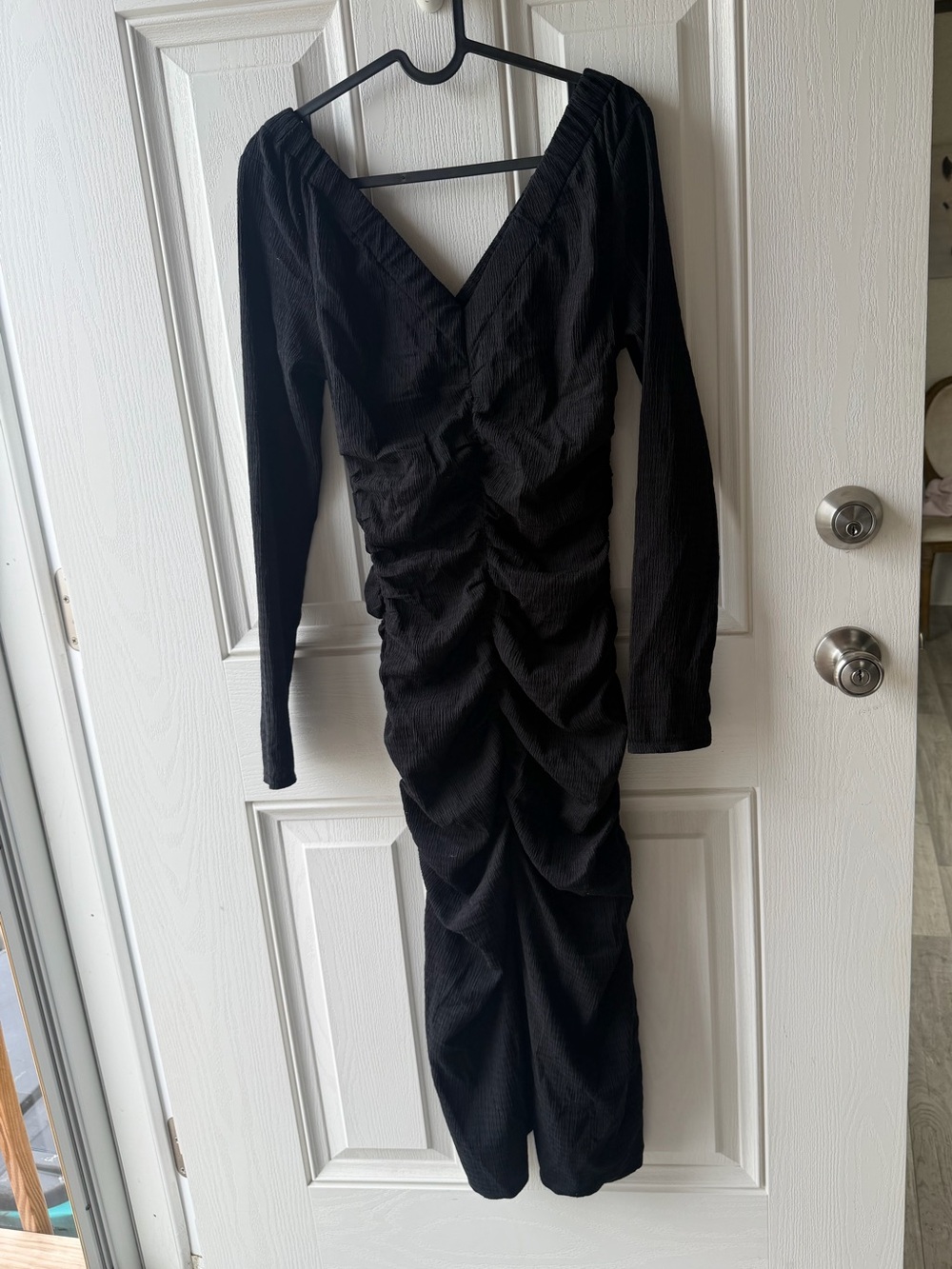 H&M Black Ruched Long Sleeve V-Neck Midi Dress